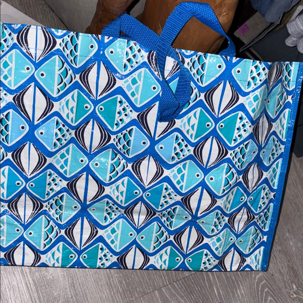 Vera Bradley Beach Tote, large family tote; ocean Fish theme